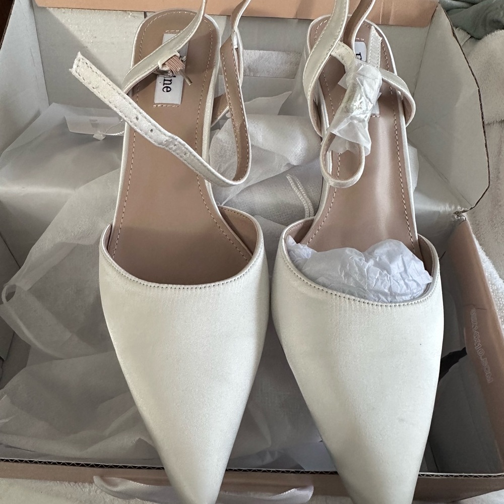 Elegant White satin Women's wedding Shoes NWT